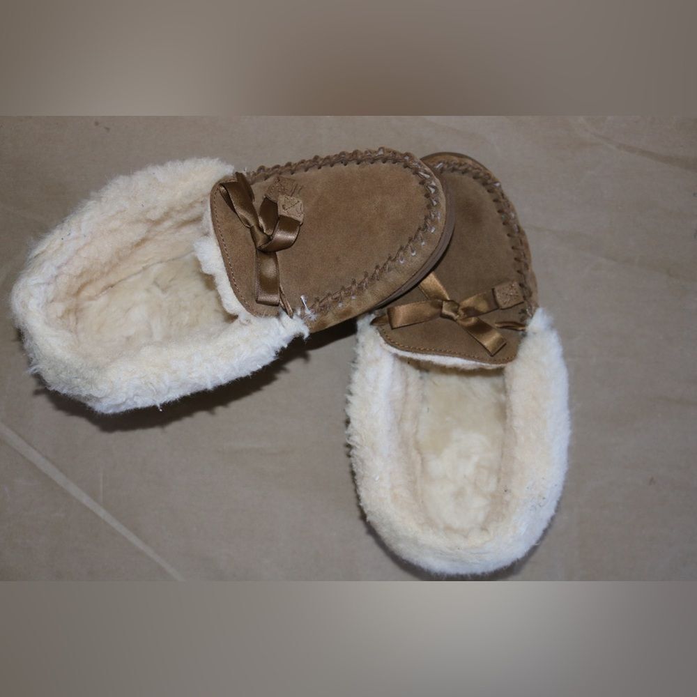 BEARPAW Suede Moccasin Slippers Hickory Tan Shearling Lined Women’s Size 9